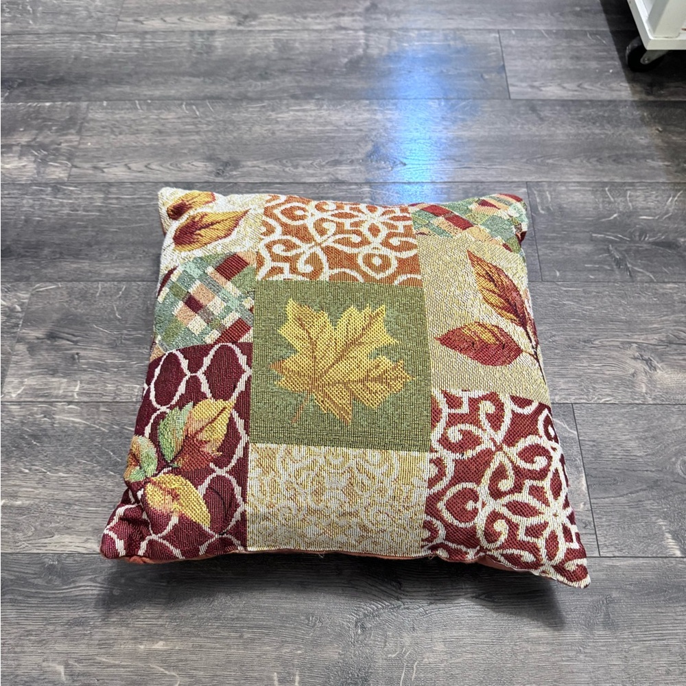 Throw Pillow‎ With Fall Theme